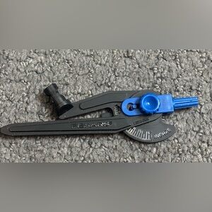 Fiskars Drawing Compass Draft Tool Black Blue Plastic Pen Pencil Marker